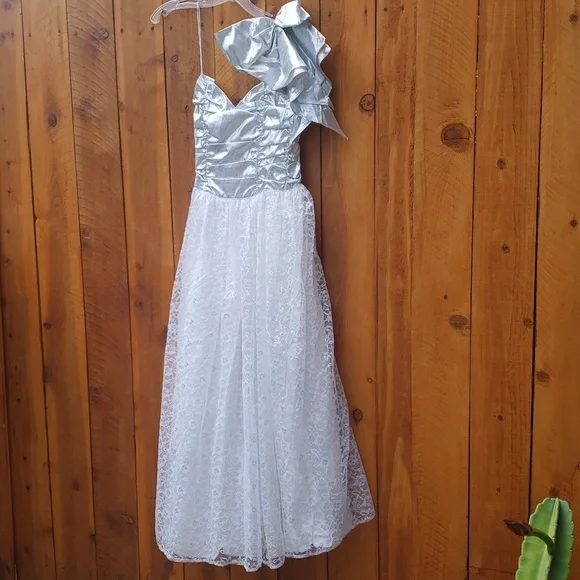 Gunne Sax One Shoulder Special Occassion Formal White Silver Lace Dress 5 - Picture 2 of 11
